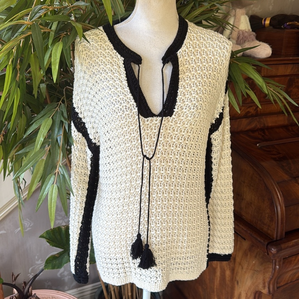Greige Cable net cream and black sweater size small excellent condition - Picture 8 of 9